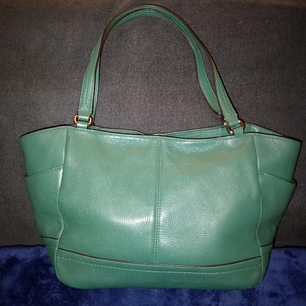 EUC Coach Park pebbled Leather Carrie Tote  Hunter Green - Picture 2 of 15